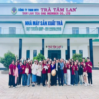 Sáng ngày 12/8/2024 Cty Trà Tâm Lan đã đón Đoàn sinh viên thuộc trường Đại học Nguyễn Tất Thành (Thành phố Hồ Chí Minh) đến tham quan nhà máy sản xuất Trà Tâm Lan,  và vườn ươm cây dược liệu của Công ty.